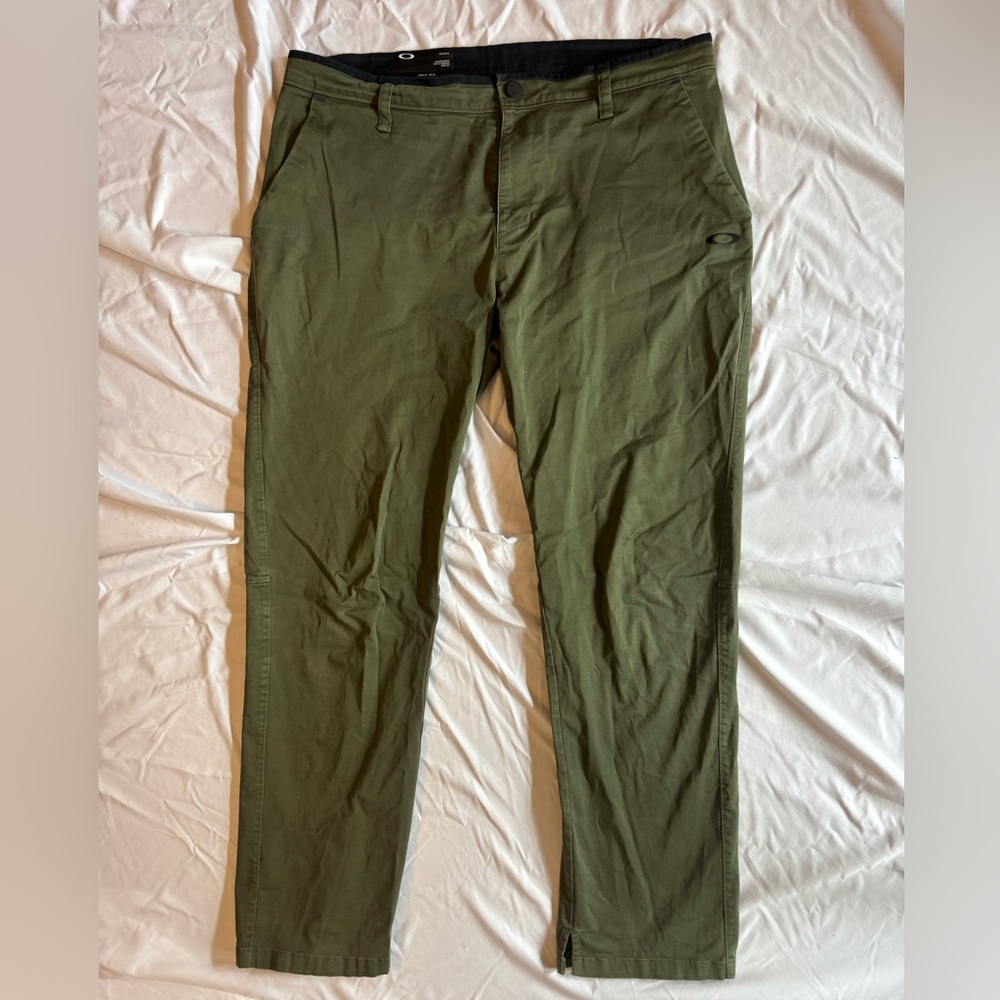 Oakley Green Chinos Versatile Cotton Blend